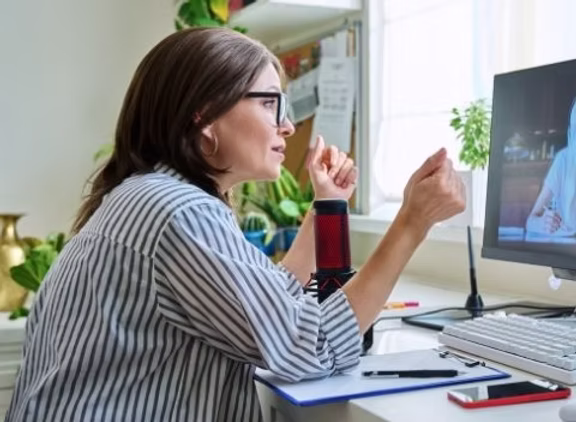 Sessão de psicoterapia on-line e atendimento psicanalítico com a Dra. Natasha Perim